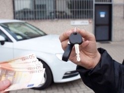 Эксперты назвали 10 главных ошибок при покупке автомобиля