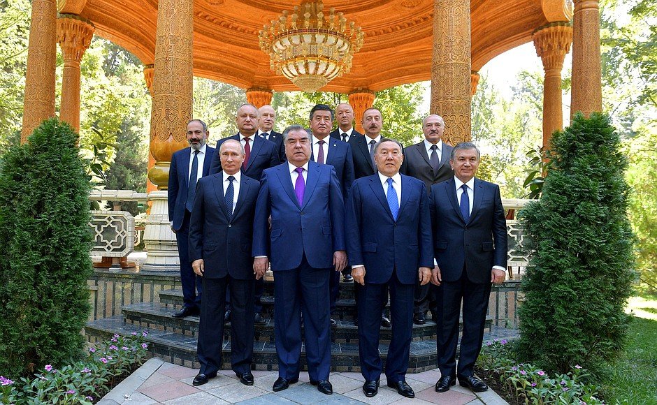 Владимир Путин уводит СНГ от доллара