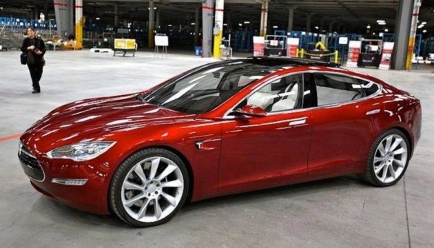 Наш первый тест-драйв самой доступной Tesla Model 3