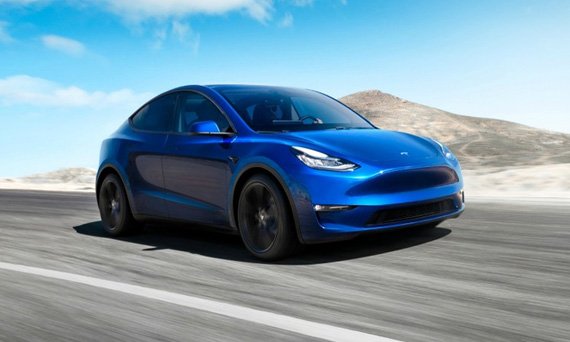Tesla показала кроссовер Model Y так как битва за электромобили разгорается