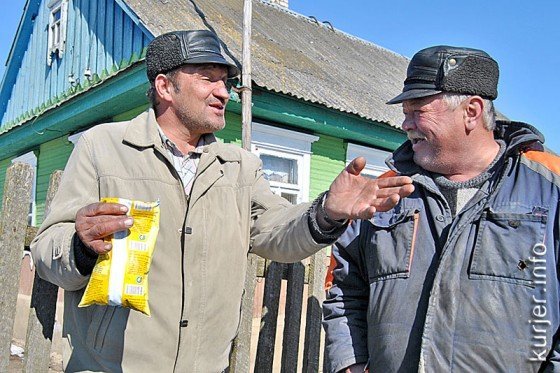Белорусские колхозы: разваливающиеся дома и зарплата продуктами
