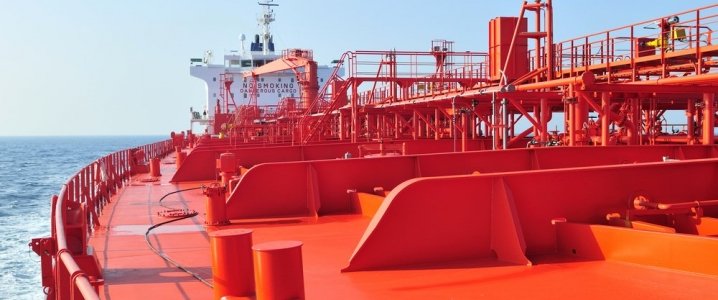 Нефтяной танкер ОАЭ подвергся диверсиям на Ближнем Востоке