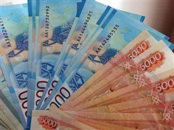 Кремлевским чиновникам вернули урезанные из-за кризиса зарплаты