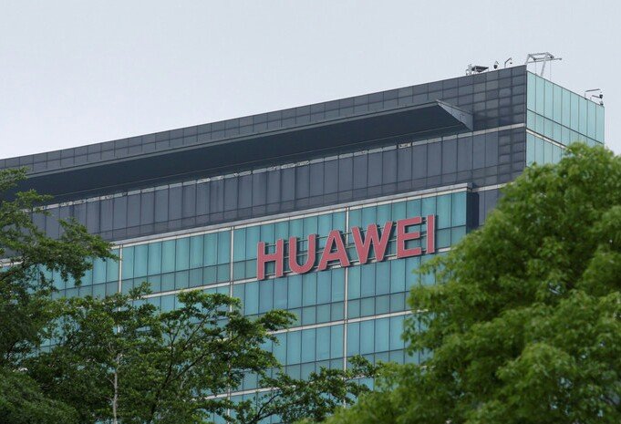 «Ведомости»: Huawei купила российские технологии распознавания лиц