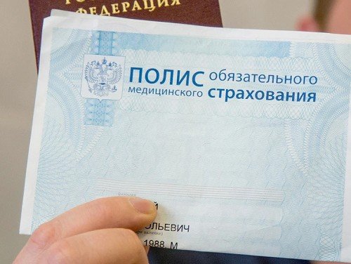 С 1 июля медпомощь в России будет предоставляться без бумажного полиса ОМС