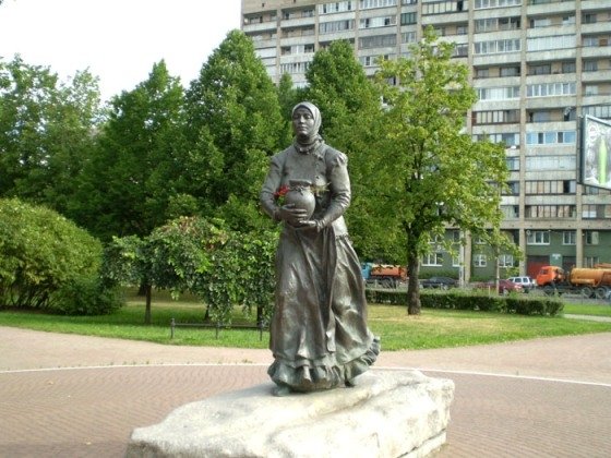 Памятник молочнице в санкт петербурге thumbnail