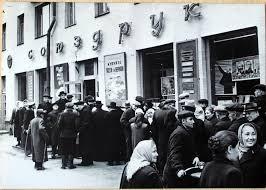 Картинки по запросу СССР очереди в магазинах фото