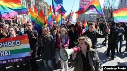 Всё больше гетеросексуалов поддерживают геев в России