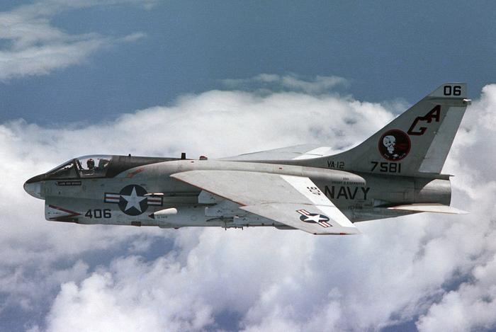 A-7E Corsair II VA-12.jpg