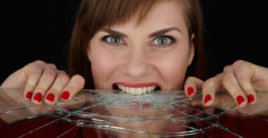 Картинки по запросу злая тетка ест