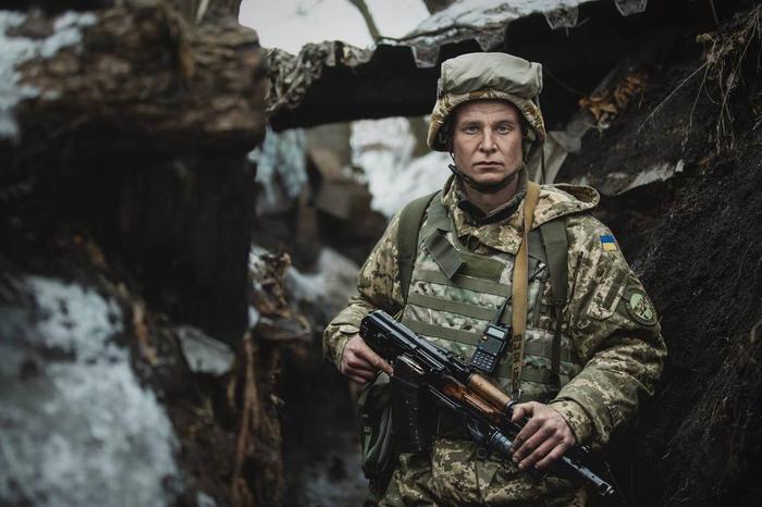 "Новые Киборги": знаменитый писатель сделал мощные фото на передовой Донбасса