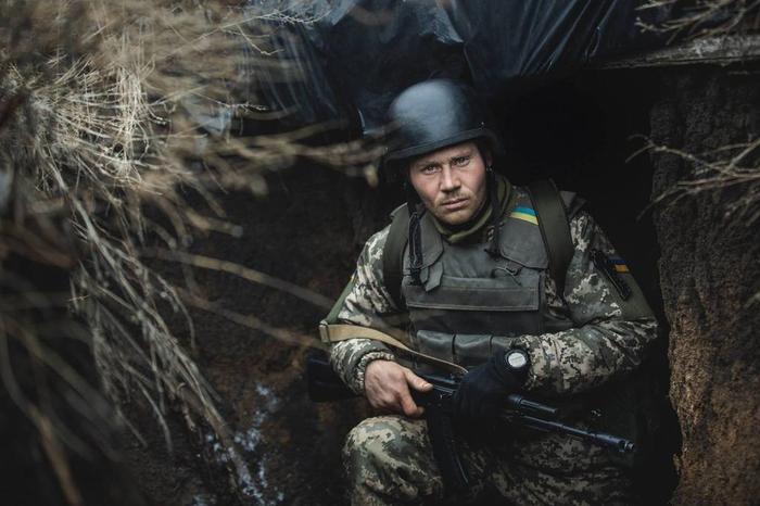 "Новые Киборги": знаменитый писатель сделал мощные фото на передовой Донбасса
