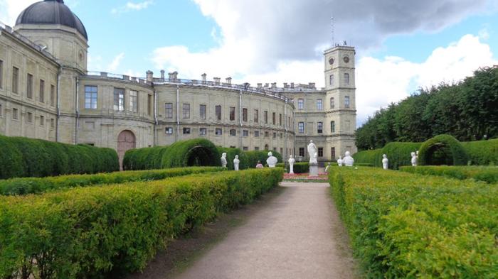 Картинки по запросу арка в гатчине в саду