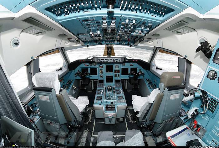 Картинки по запросу ту-204 кабина пилотов фото