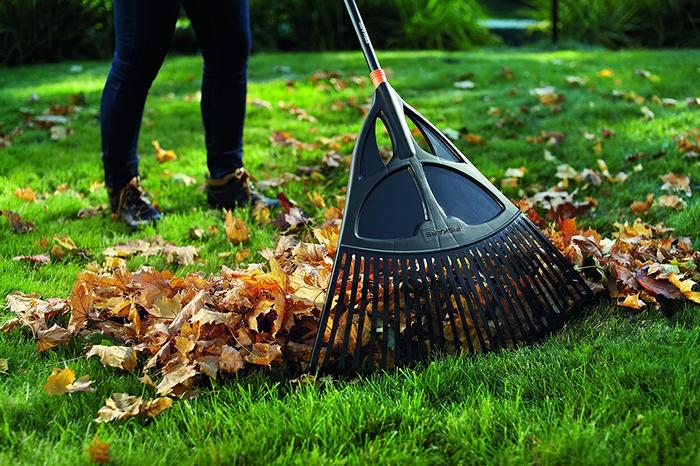 Картинки по запросу FISKARS SOLID LEAF RAKE XL