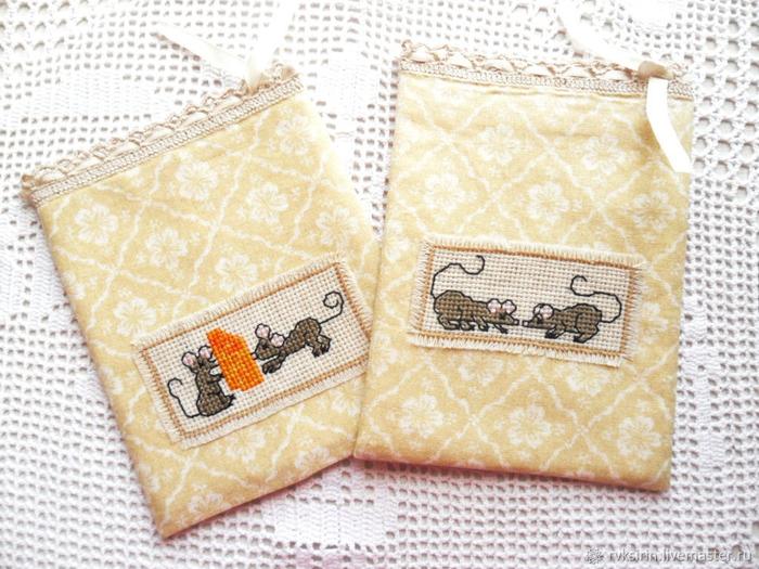 Подарочная упаковка ручной работы. Заказать Мешочек Сыр и мышки с ручной вышивкой крестом и на подкладке. Вышивка для интерьера Людмила (rvksirin). Ярмарка Мастеров.
