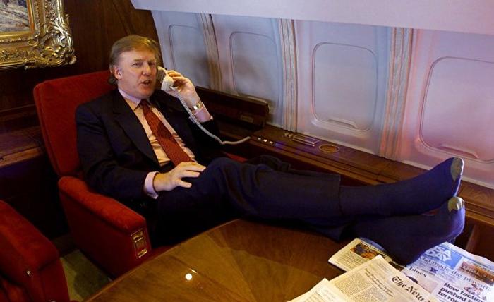 Картинки по запросу трамп у телефона