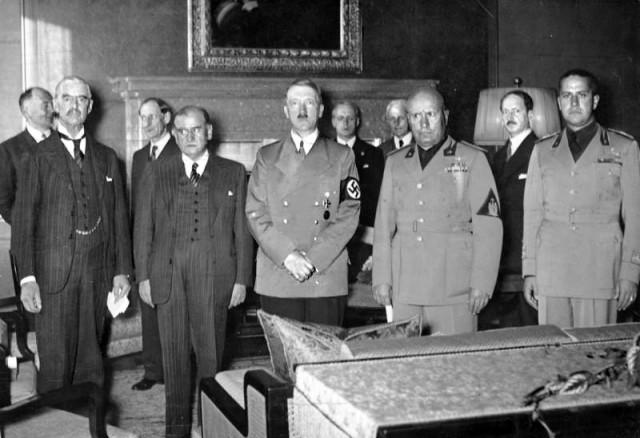 Bundesarchiv-Bild-183-R69173-M-nchener-Abkommen-Staatschefs