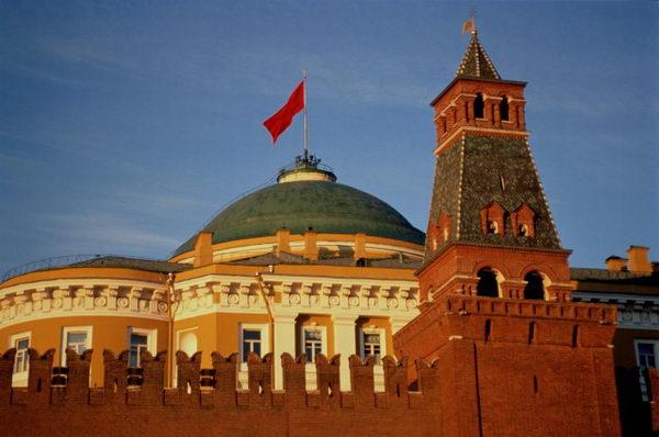 Картинки по запросу Флаг СССР над кремлем фото