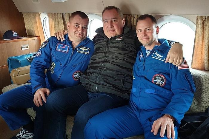 Картинки по запросу рогозин с космонавтами союза 10 фото