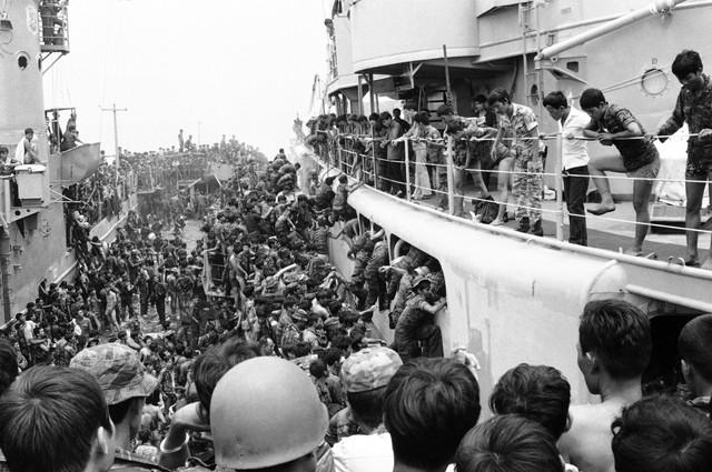 South-Vietnamese-Marines-leap-in-panic-aboard-a-cutter-from-an-LST-in-Danang-Harbor-in-Da-Nang-Vietn