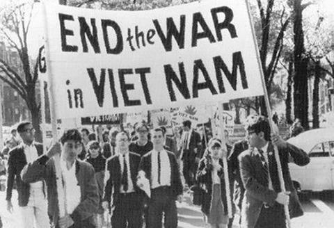 Картинки по запросу США демонстрации против Вьетнама фото