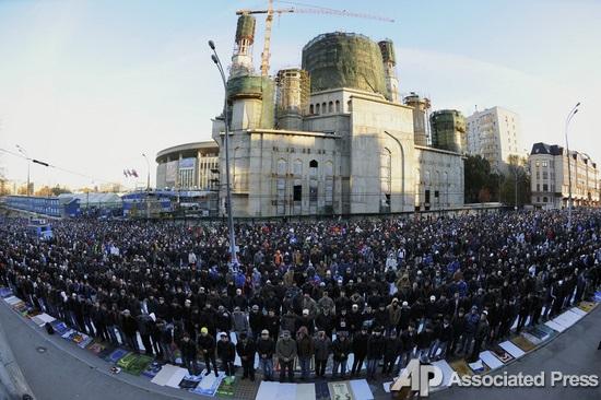 Картинки по запросу москва мусульманский молебен фото