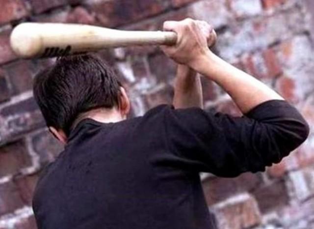 КАРТИНКИ по запросу бить бейсбольной битой фото