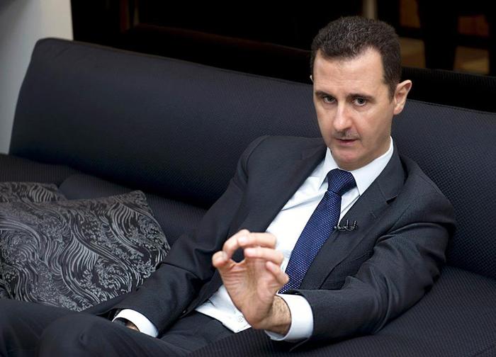 Картинки по запросу демотиватор Асад моет носки