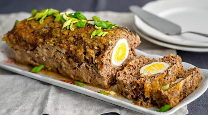 Картинки по запросу мясной рулет с яйцом
