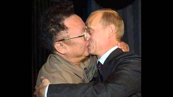 Картинки по запросу Путин целует мужика