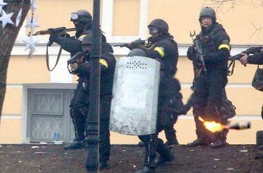 Картинки по запросу беркут стреляет по протестующим