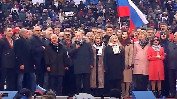 Путин спел гимн России на митинге в поддержку своей кандидатуры — РБК