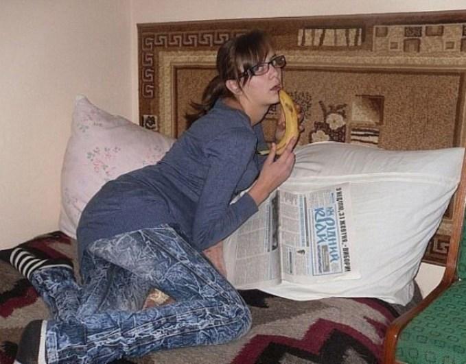 Girl on Bed Banana ~ 34 Failed Attempts at Looking Sexy Profile Pics