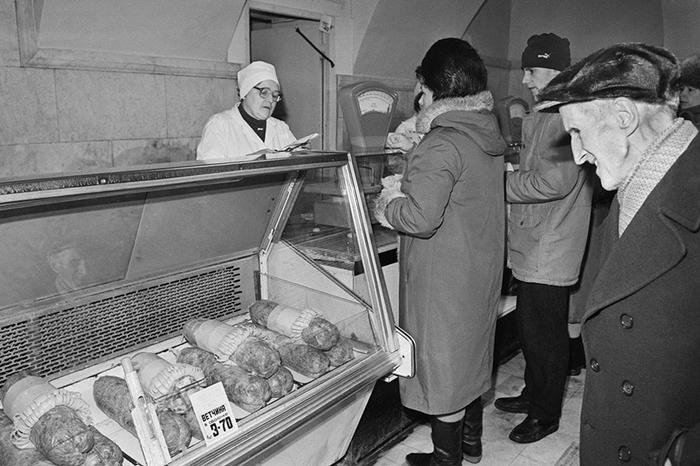 талоны на мясо при брежневе. 7447958 5617327. талоны на мясо при брежневе фото. талоны на мясо при брежневе-7447958 5617327. картинка талоны на мясо при брежневе. картинка 7447958 5617327. Неутомимый исследователь советских реалий Максим Мирович публикует в ЖЖ очередную главу. Она посвящена карточной системе, без которой СССР представить невозможно ни в военное, ни в мирное время: