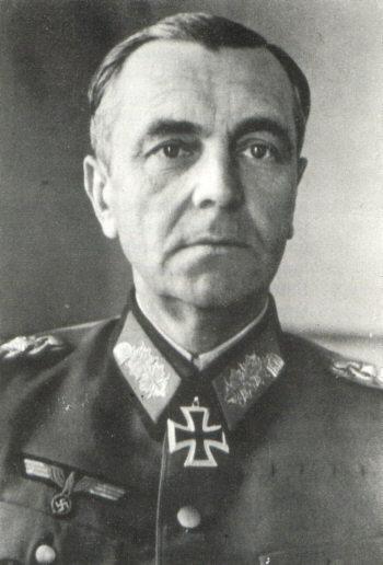 Фридрих фон Паулюс, командующий 6 армией - главной силы по захвату Сталинграда