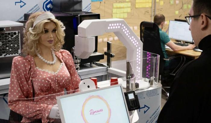 На Петербургском международном экономическом форуме (ПМЭФ) в среду, 15 июня, робот Дуняша в роботизированном кафе продает мороженое и кофе (иллюстрация из открытых источников)