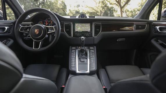 Интерьер кроссовера Porsche Macan Turbo 2017 / Порше Макан Турбо 2017