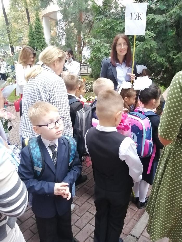 А мы в Москве пошли в Первый класс, а нас 13 девочек + 18