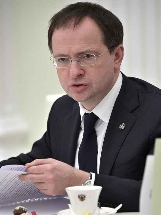 Экспертный совет ВАК поддержал заявление о лишении Мединского ученой степени
