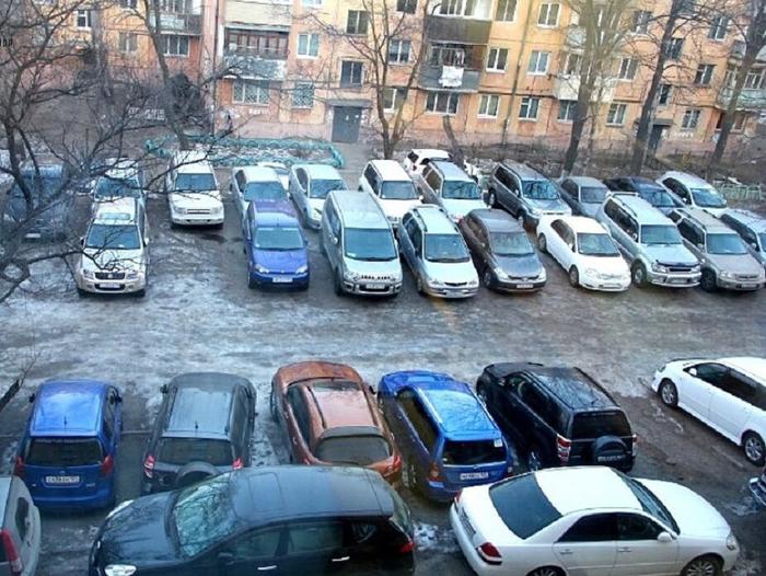 Историк Евгений Спицын дал ответ на аргумент: "Все дворы забиты иномарками, ибо никогда народ не жил так хорошо, как сейчас" Историк Евгений Спицын дал ответ на аргумент: "Все дворы забиты иномарками, ибо никогда народ не жил так хорошо, как сейчас"