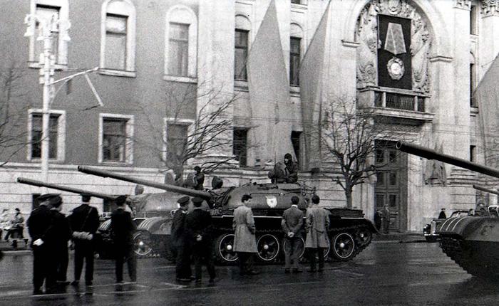 ленин на первомайской площади