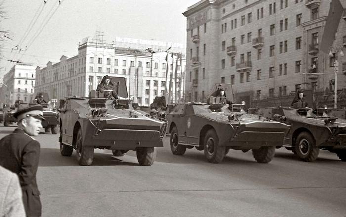 ленин на первомайской площади