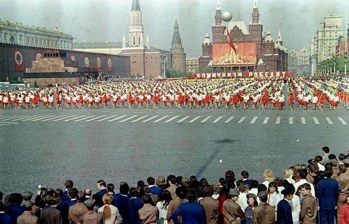 ленин на первомайской площади