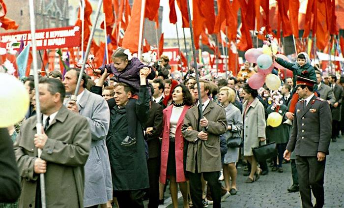 ленин на первомайской площади