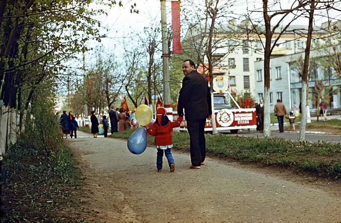 ленин на первомайской площади