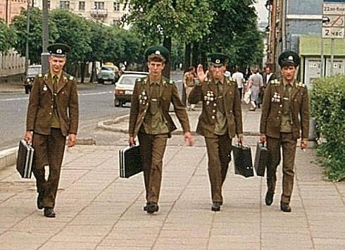 клоун в военной форме
