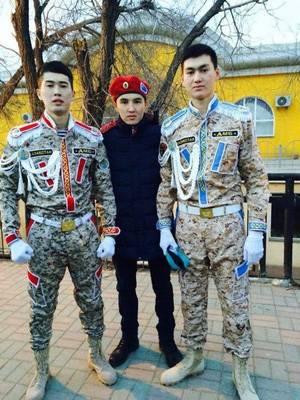 клоун в военной форме