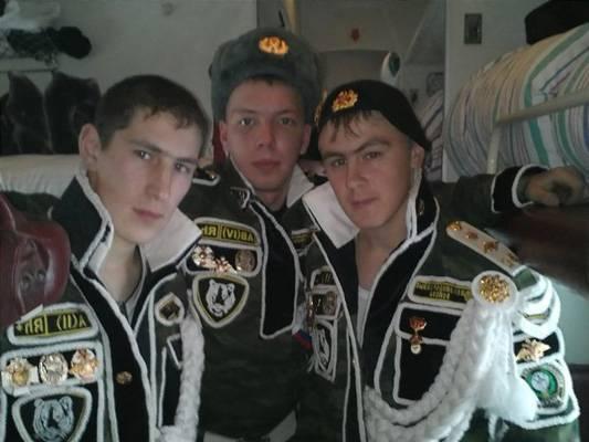 клоун в военной форме