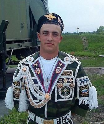 клоун в военной форме
